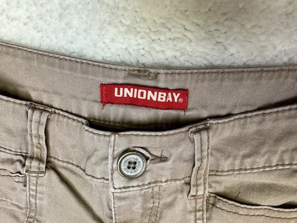 Union Bay Tan Cargo Shorts Size 9 w/pockets, casual comfortable  - Image 2 of 4