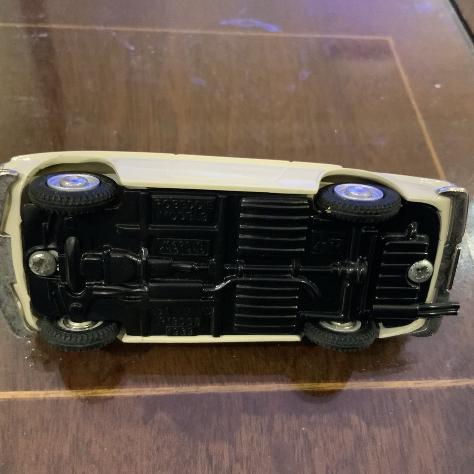 Brooklin RE1 – Volvo P1800S 1969 Crème, 1/43 White Metal
