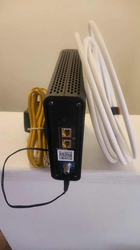 ARRIS SURFboard SBG10 DOCSIS 3.0 Modem & Router with Coax and Ethernet Cables - Image 3 of 3