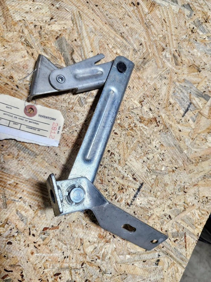 Suporte de suporte para painel de capô elevação (2 furos) NOVO 72-73E C3 Corvette aço - Imagem 2 de 3