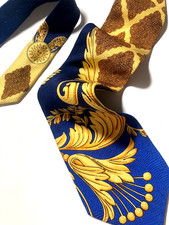 GIANNI VERSACE VINTAGE '90s BAROQUE FLORAL TIE SUN BURST CREST ITALY BLUE