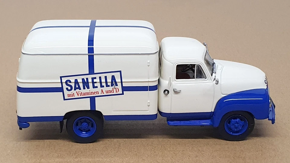 Minichamps 1/43 Scale 439 051041 Opel Blitz 1,75t Kofferwagen Sanella White/Blue - Image 3 of 4