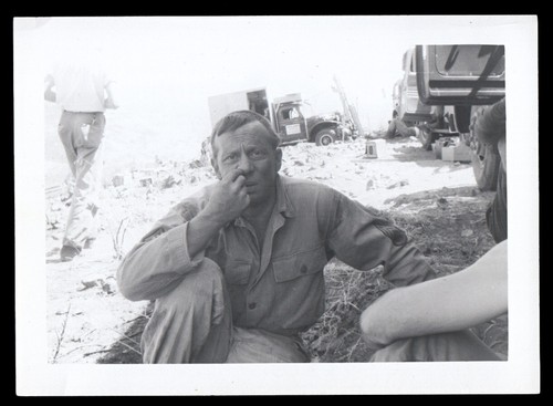 THREE'S COMPANY ACTOR NORMAN FELL PICKS NOSE in HOLLYWOOD ARMY MOVIE ~1959 PHOTO