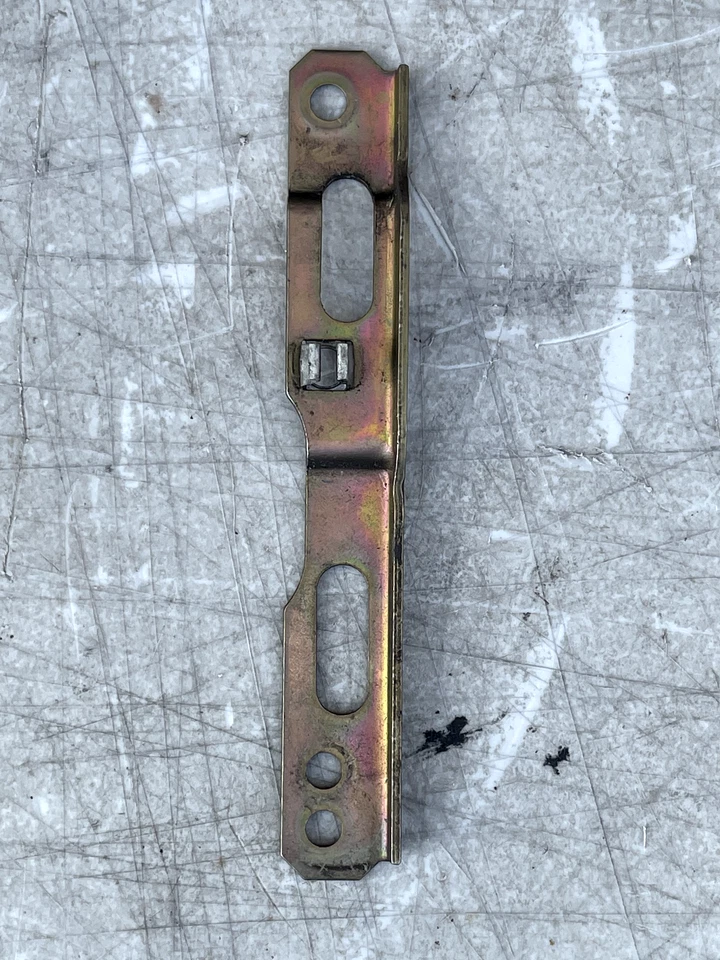 1996 AUDI A4 FRONT ENGINE APPEARANCE UPPER COVER SUPPORT BRACKET OEM - Image 3 of 4