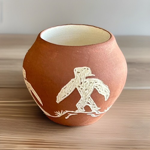 VINTAGE MINIATURE ACOMA PUEBLO BOWL Signed KEENE With Eagle Carvings - Picture 7 of 17