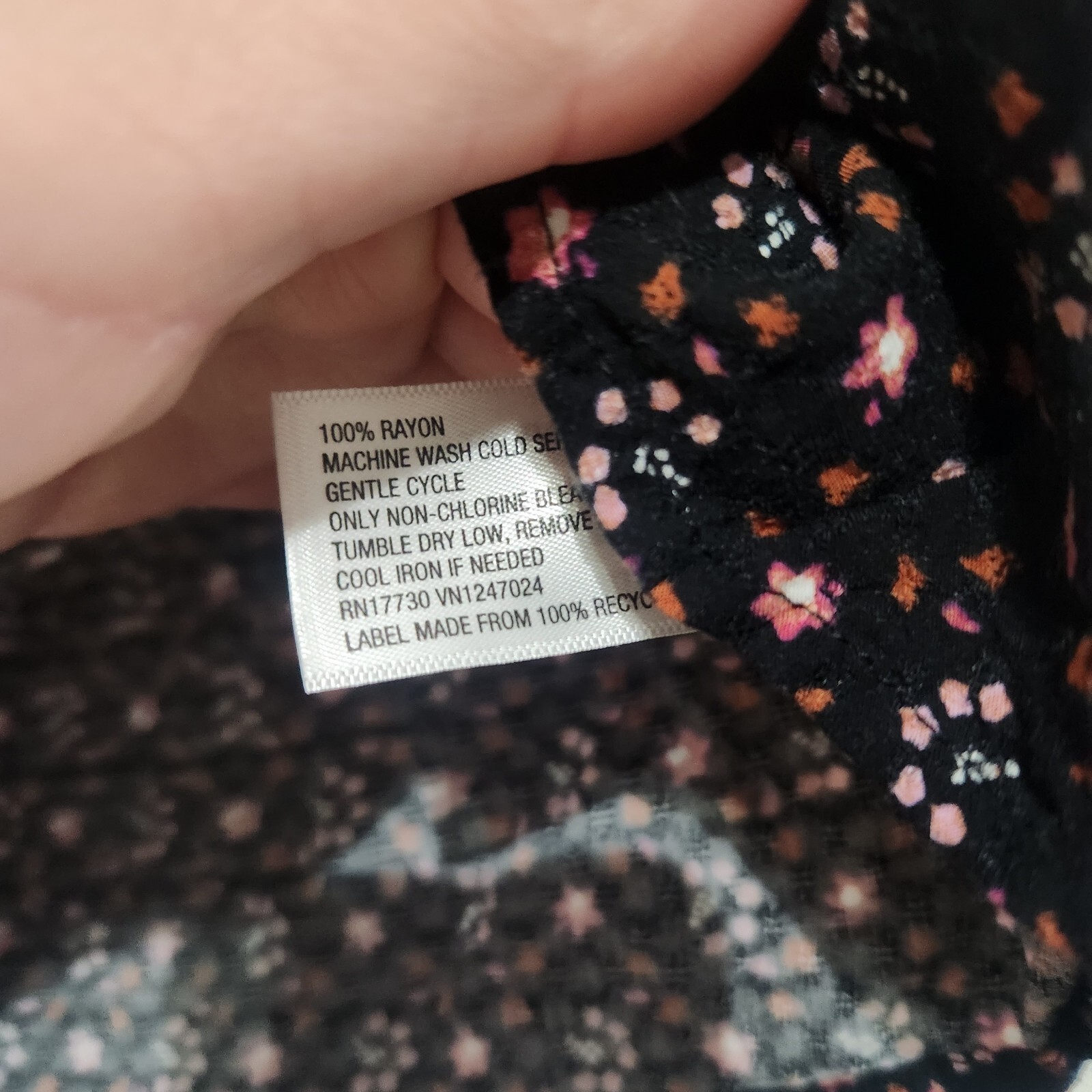 Universal Thread black peasant top front key hole… - image 4