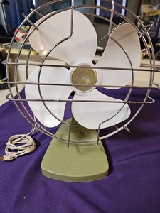 Superior Electric Oscillating 10" Fan Avocado Green 1070 Vintage 60s TESTED