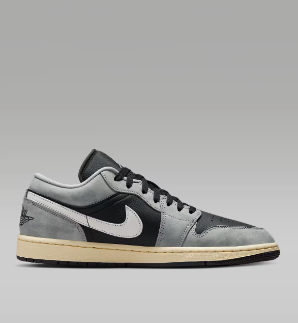 靴 Nike Air Jordan 1 Low Light Grey Sail Air Jordan 1 Low Light Smoke Grey Sail Black Sneakers Outfits