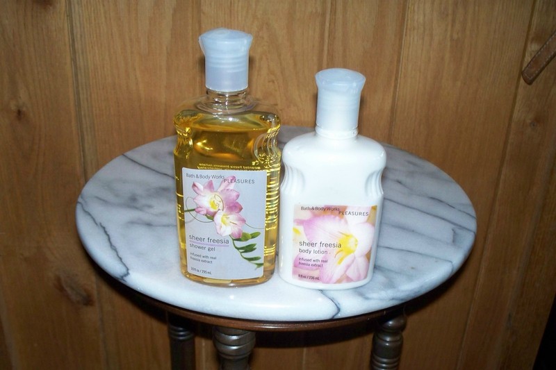 BATH & BODY WORKS SHEER FREESIA BODY LOTION & SHOWER GEL    NEW