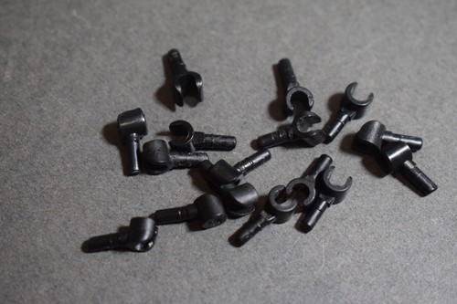Lego 983 Minifigure Body Part Hand Select Colour Pack of 16 - Picture 8 of 10