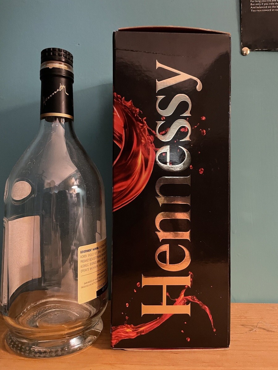 Hennessy VSOP Privilege cognac 750 ml bottle and box - Empty
