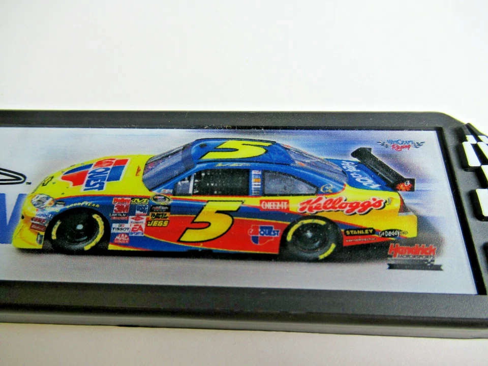 Marco de matrícula Mark Martin Kellogg's #5 CARQUEST WinCraft Racing NASCAR Foto 2 de 4