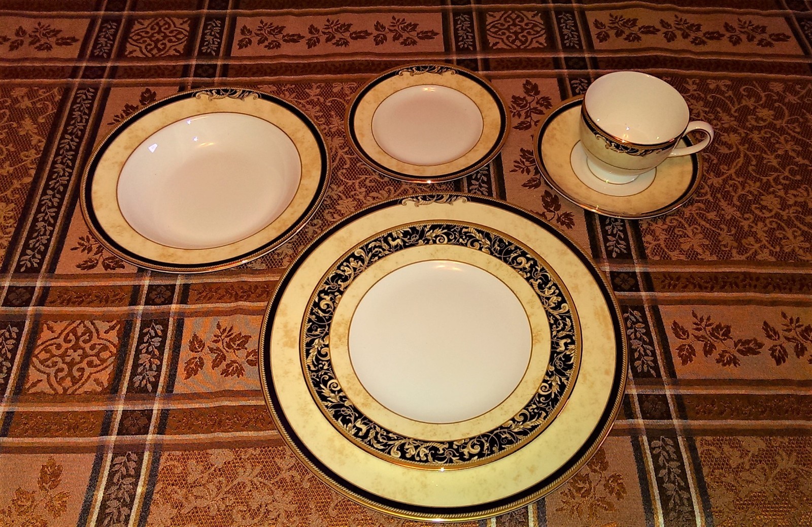 Wedgwood® CORNUCOPIA, Bone China Dinner 5pcs + + + BONUS 8 Wedgwood® CORNUCOPIA, Bone China Dinner 5pcs + + + BONUS 8
