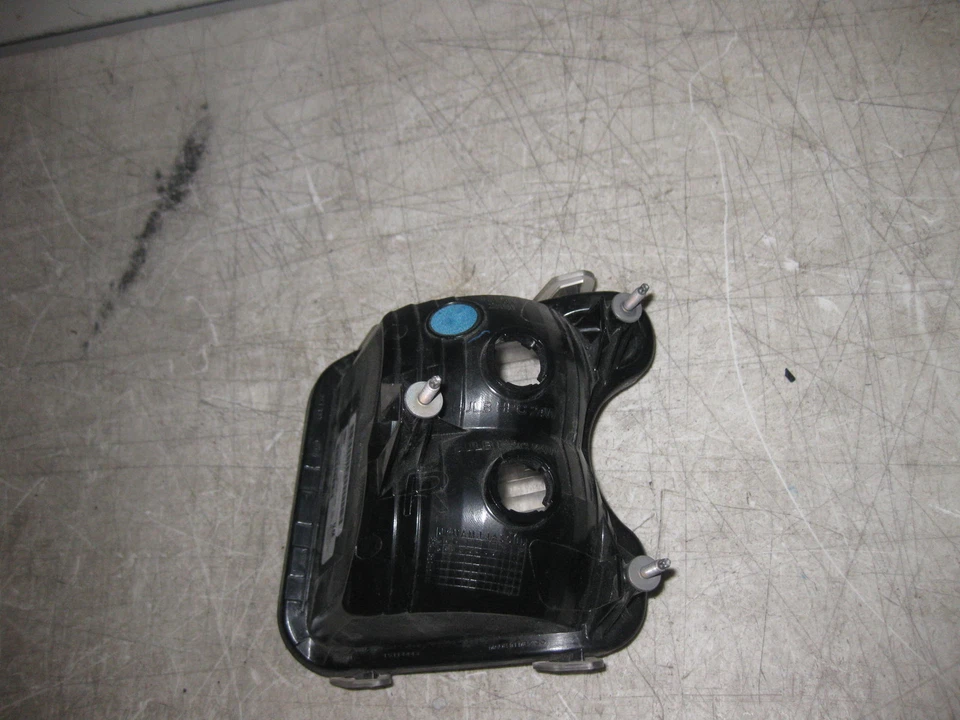 2007-2009 SATURN OUTLOOOK  OEM  PASSENGER RIGHT  TURN SIGNAL LAMP FACTORY   - Image 4 of 4