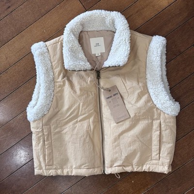 Thread and Supply Women s Cropped Tan Vest With Fur Collar NWT