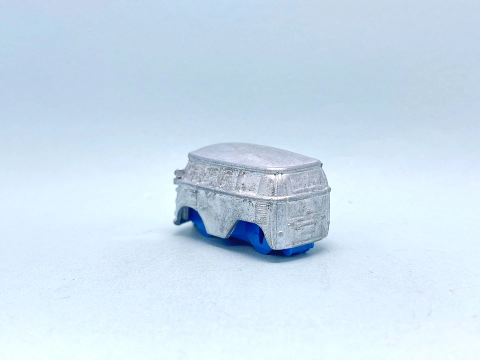 Autobús furgoneta hippie Volkswagen Disney Pixar VW 1:72 sin ruedas Foto 2 de 3