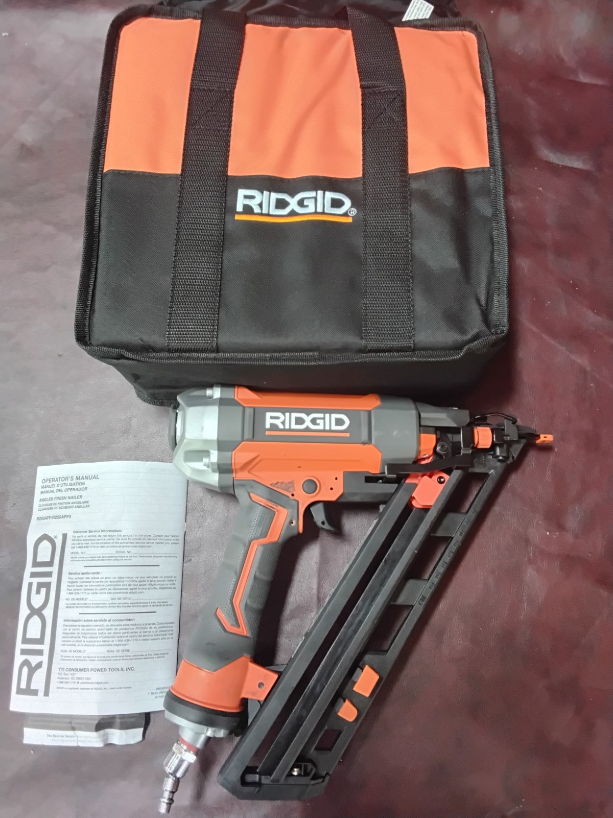 RIDGID R250AFF 15-Gauge 2-1/2&rdquo; Angled Finish Nailer CLEAN 