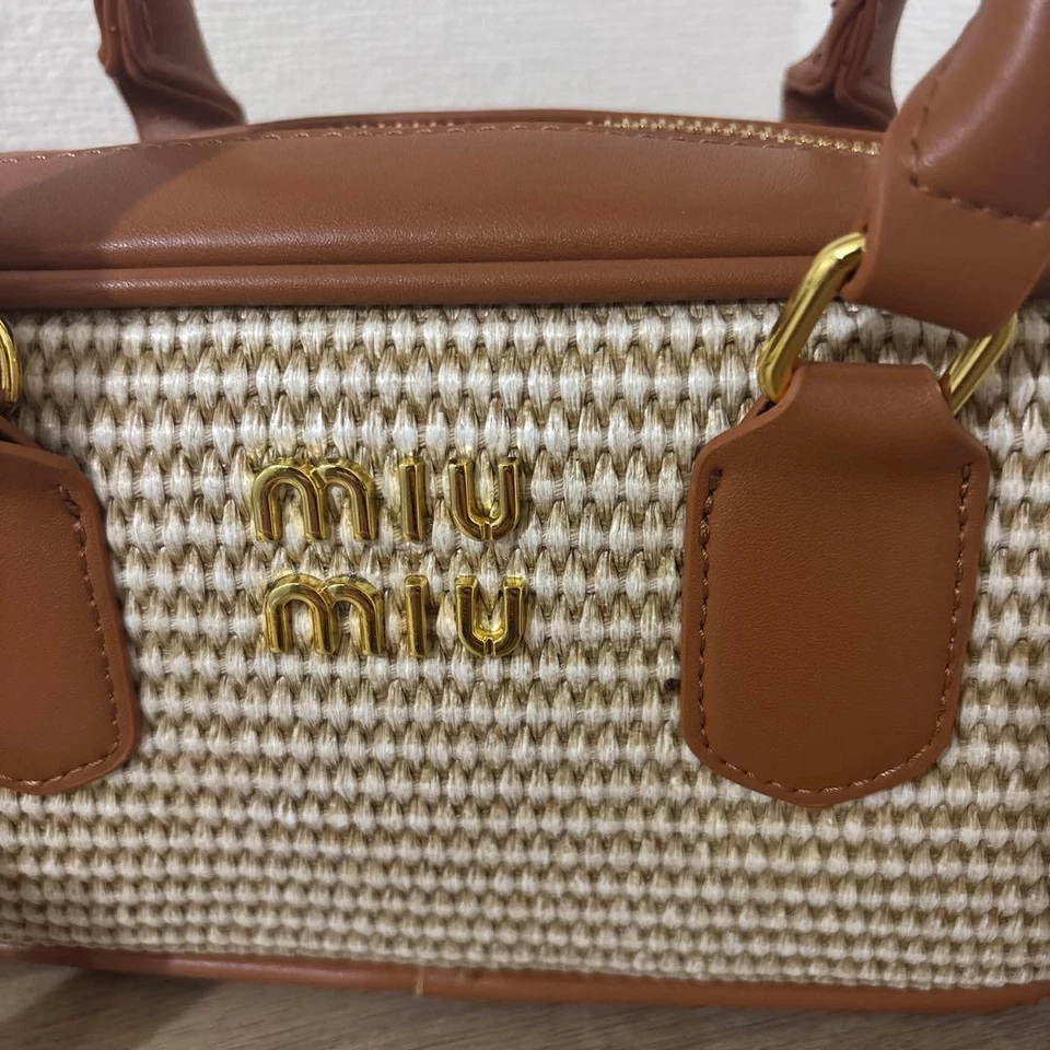 Bolso de mano bandolera de cuero marrón Miu Miu sin usar regalo en caja Foto 2 de 4