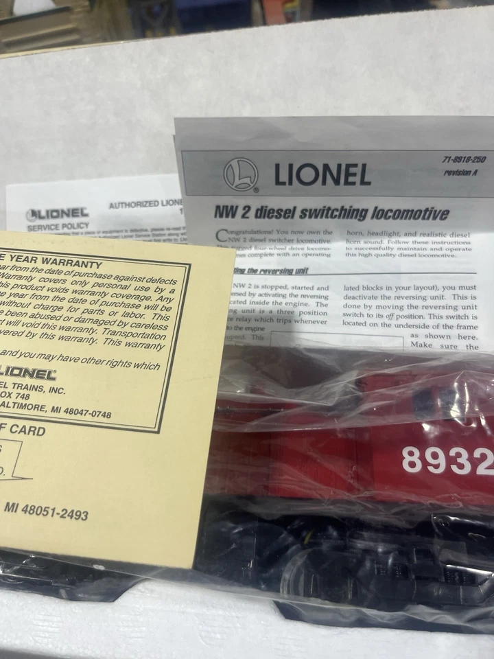 Lionel New Jersey Central Raiload Company NW2 Diesel Switcher #8932 - Image 3 of 4