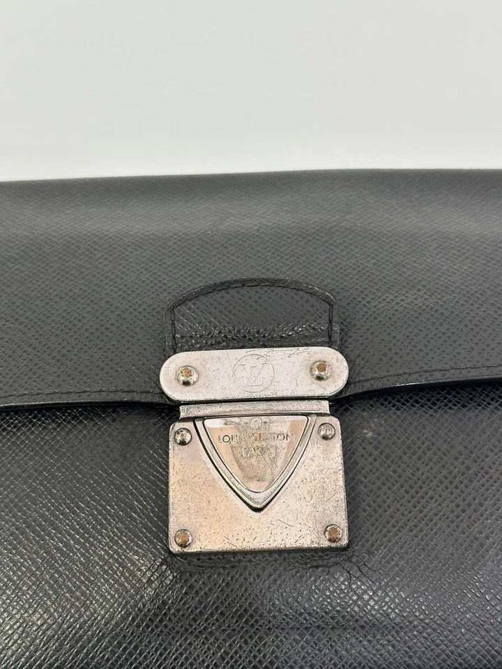 Bolsa de taiga Louis Vuitton Belaia Ardoise - Imagem 2 de 4
