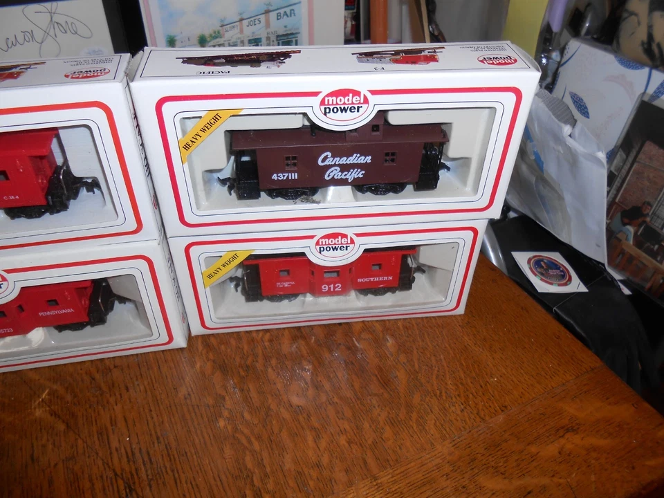 MODEL POWER HO LOT OF 4 DIFFERENT CABOOSES 8247/8243/8244/9147 BRAND NEW FREE SH - Image 3 of 4