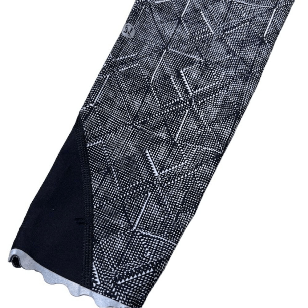 Lululemon Tight Stuff Tight II (25") Formation Alpine White Black Print Size 6 image 9