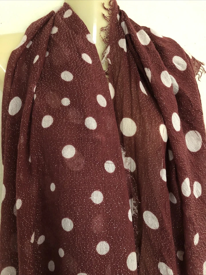 American Eagle Outfitters Bufanda Transparente Borgoña y Blanco Lunares Metálicos 70”x39 Foto 3 de 4