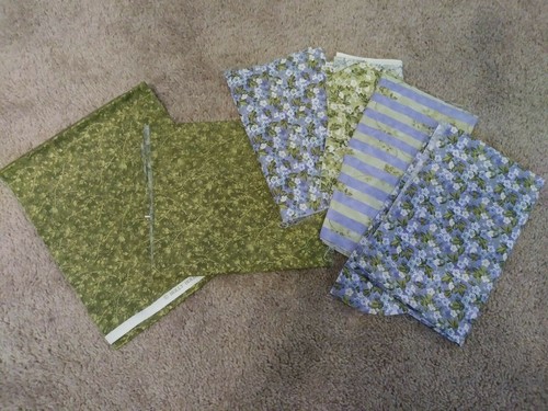 Quilt Top 56"x68" Unfinished Floral Off-Center with Extra Fabric - Picture 3 of 3