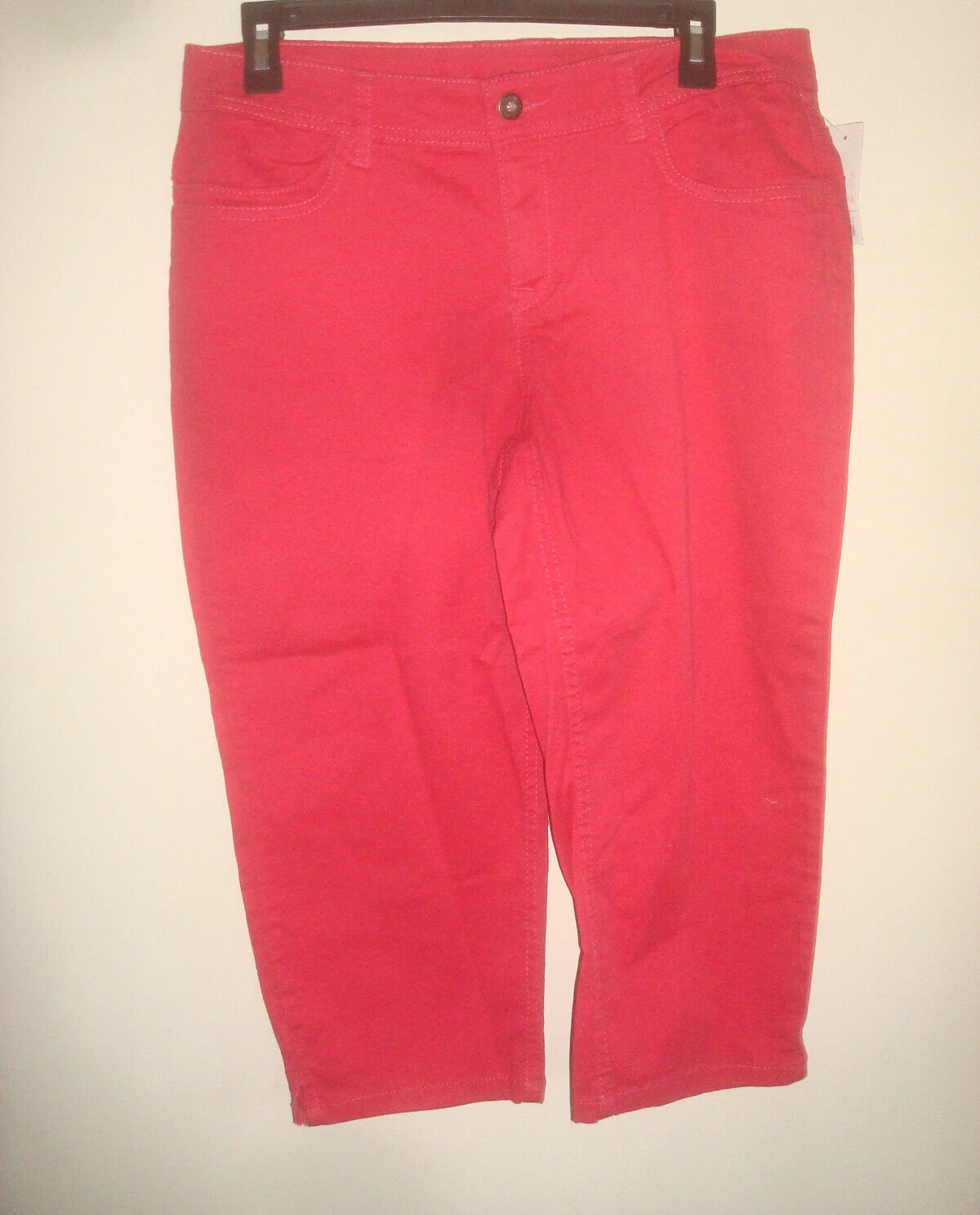 Ladies Capri Pants Cherry Size 10 NEW