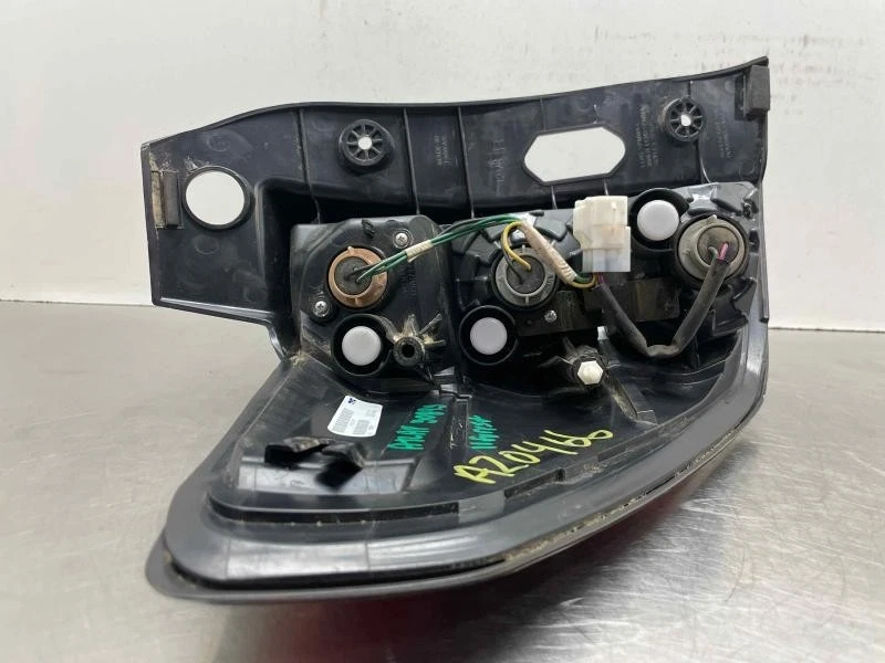 Luz trasera derecha del lado del pasajero Subaru Forester 2009-2013 (exterior, derecha) OEM Foto 3 de 4