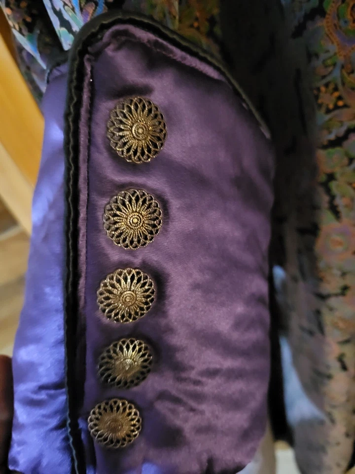 BURNING MAN! Lindo roupão vintage de veludo da realeza. Tecido exclusivo de Halloween 60" - Imagem 4 de 4
