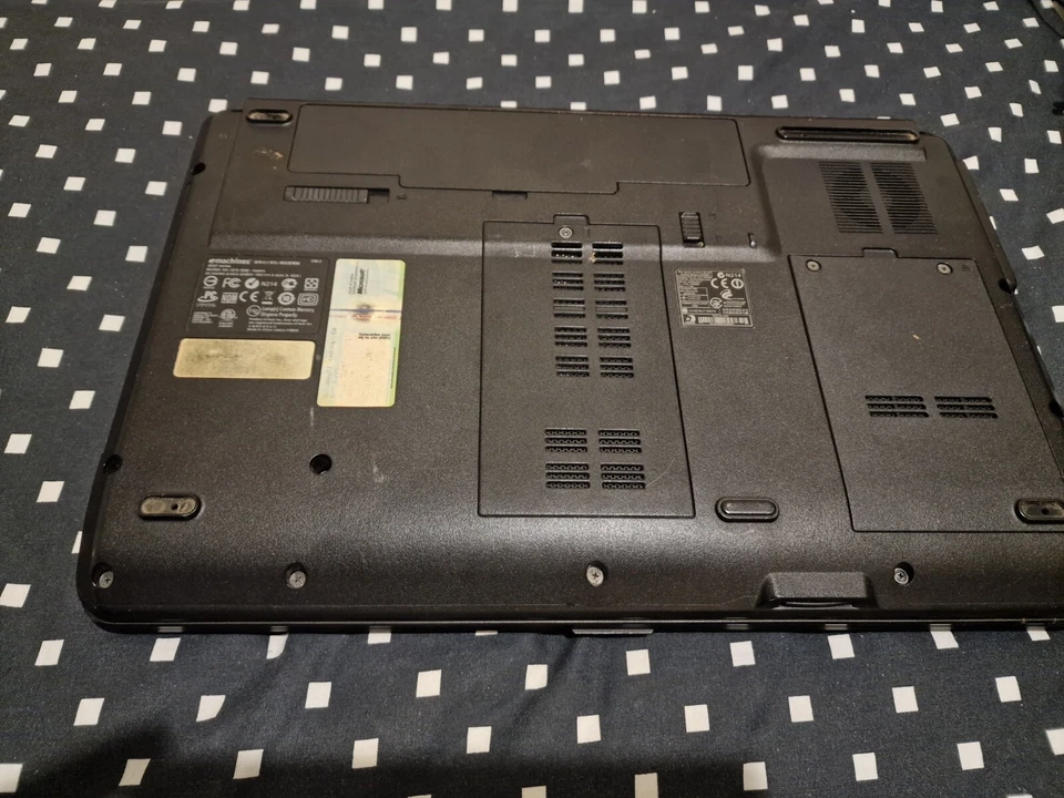 Emachine Laptop ,15,6 Screed , 80 Gb Hdd, 2 Gb Ram - Image 3 of 4