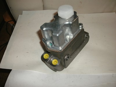 Mga 1600 Master Cylinder Brake Clutch With Raised Resovoir Moss