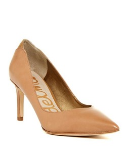 tan pumps