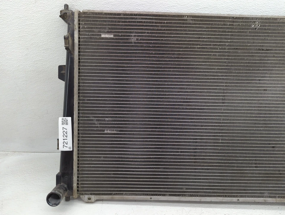 Condensador radiador refrigeración motor Kia Rondo 2007-2012 QQHUA Foto 2 de 4