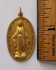 Collar Con Medalla De La Virgen Maria Enchapado En Oro Regalo Perfecto