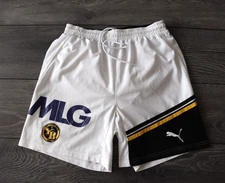 BSC YOUNG BOYS SWITZERLAND FOOTBALL SOCCER SHORTS PUMA 2010'S MENS SIZE MEDIUM