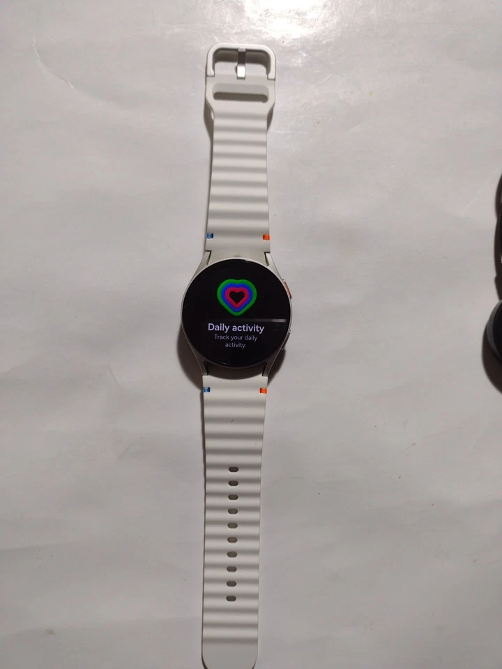 Reloj inteligente Samsung Galaxy Watch 7 40 mm AI SM-L300, GPS, WiFi, Bluetooth, plateado Foto 3 de 4