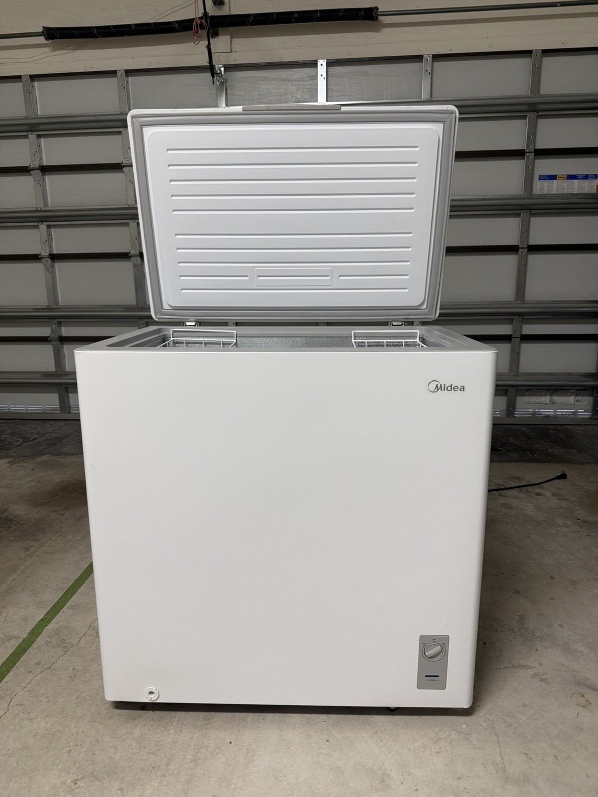 Midea 7 Cu. ft Chest Freezer Garage  
