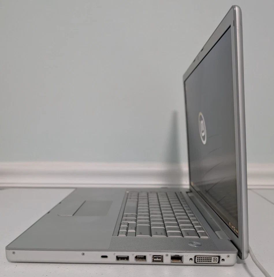 Apple MacBook Pro 15" 2008 2,4 GHz Core 2 Duo 4 GB RAM 200 GB HDD Foto 4 de 4