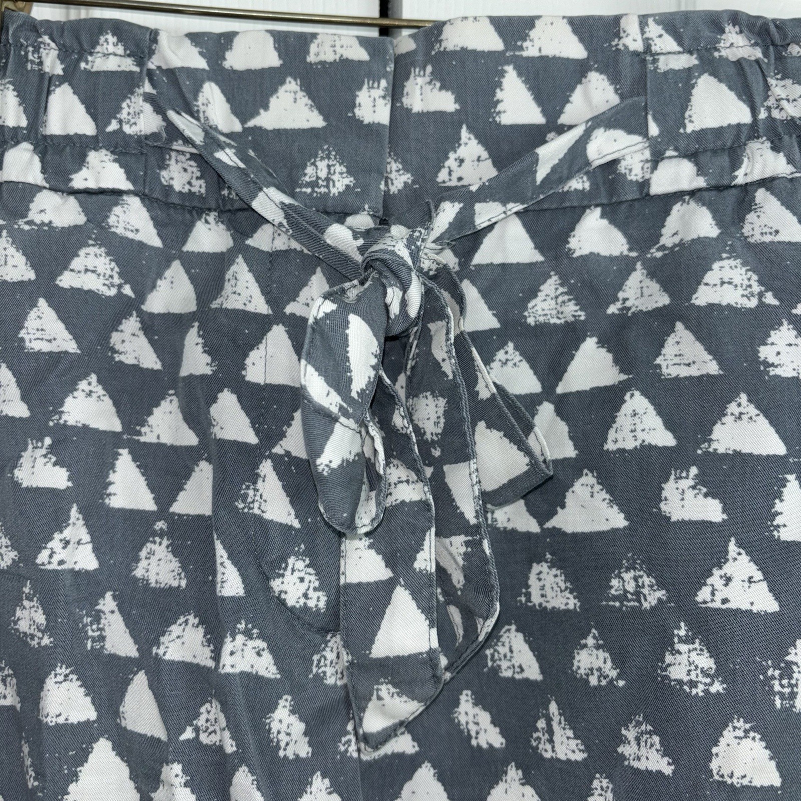 LOFT White & Gray Triangle Patterned Women's Shor… - image 3