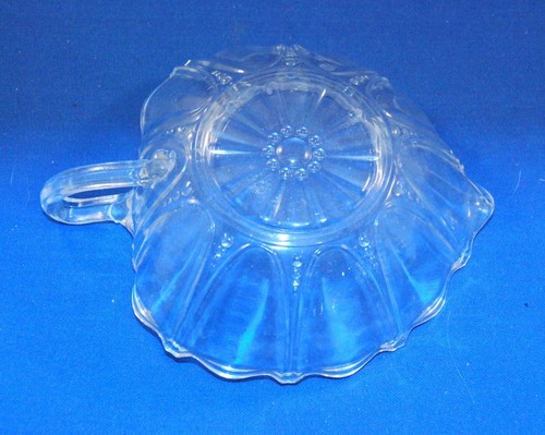 Anchor Hocking Oyster and Pearl Clear Handled Nappy Dish Depression Glass 6 1/4" - Picture 3 of 3