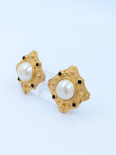 Large Faux Pearl Matte Gold & Black Enamel Etruscan Clip On Earrings U252 - Picture 5 of 10