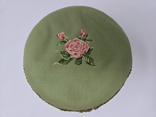 Vtg Needlepoint Florers Roses Small Round 7 1/2" Foot Stool Rest Wooden Legs - Picture 3 of 7