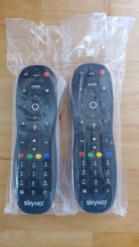 Remote Control para SkyHD, un par de controles los puedes programar con tu tele.