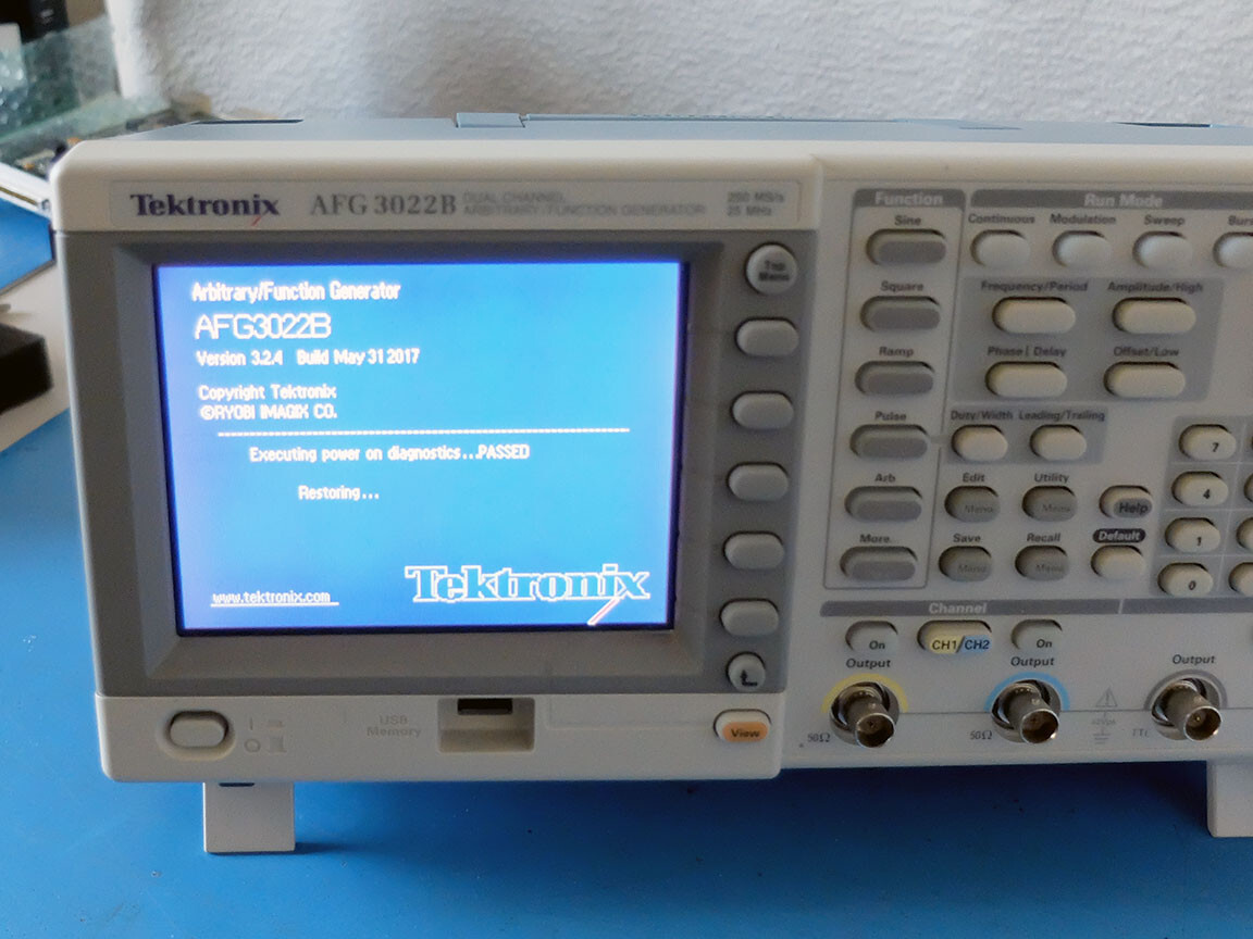 MINT! Tektronix AFG3022B 3022B 2Channel Arbitrary Waveform Function