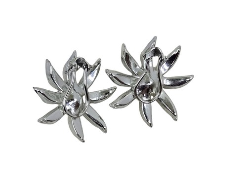 Vintage Rhodium Plated Rhinestone Flower Clip Earrings w/ Pearl Center - Picture 6 of 6