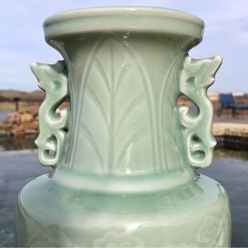 Seladon Vase 13" Drachenohren geprägt floral groß hellgrün Vintage - Bild 2 von 14