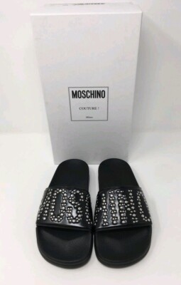 MOSCHINO by Jeremy Scott Pool-Slides mit Logo-Nietenverzierung - Schwarz - UK 2 / EU 35