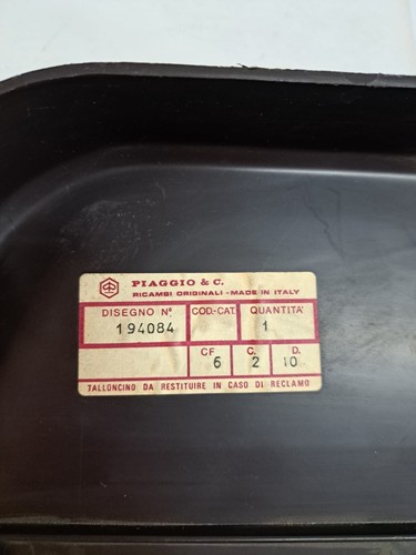 CHIUSURA LATERALE PER CRUSCOTTO PIAGGIO APE CAR PIAGGIO 194084 ORIGINALE - Bild 2 von 3